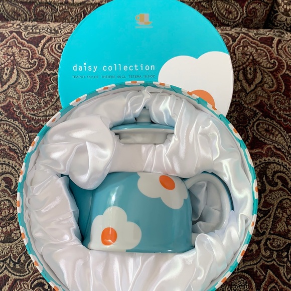 Porcelain Teapot Blue Daisy Collection - Picture 2 of 9